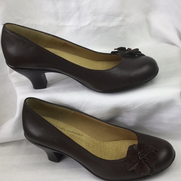 Softspots Women's Brown Pumps - Picture 2 of 8